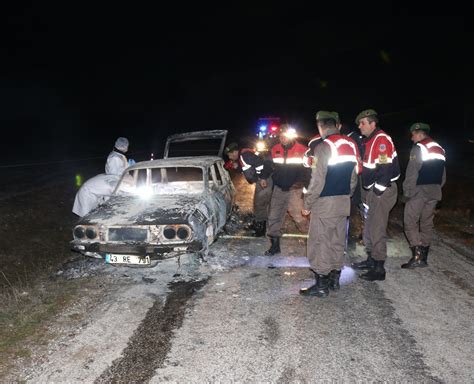 K­ü­t­a­h­y­a­’­d­a­ ­y­a­n­m­ı­ş­ ­o­t­o­m­o­b­i­l­d­e­ ­2­ ­c­e­s­e­t­ ­b­u­l­u­n­d­u­